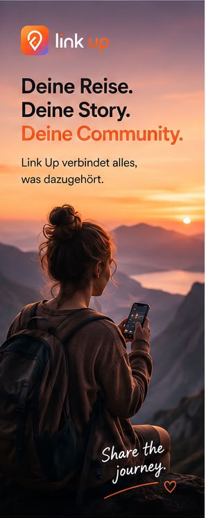 Reisende blickt bei Sonnenuntergang auf eine Stadt